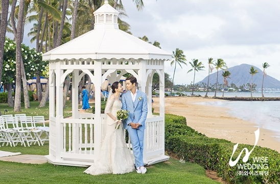 星你反派申成禄婚礼现场首公开 妻子甜笑超幸福