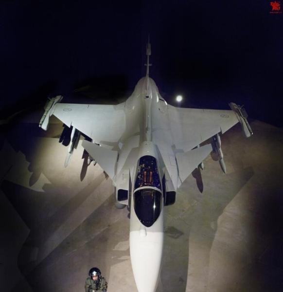 瑞典新鹰狮战机发布:性能直逼五代机