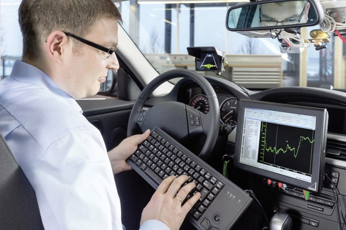 「白帽子黑客们」是怎么「勾搭」汽车厂商的?