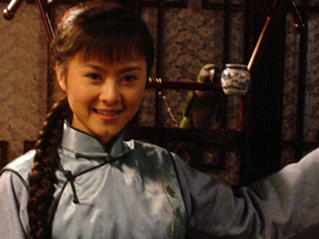 是个美丽的四川妹子,是个内地女演员,在2005年通过电视剧《铁道游击队