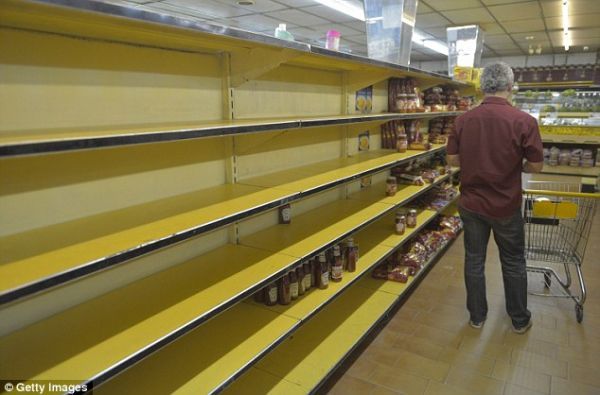 资料图片:委内瑞拉一超市货架.