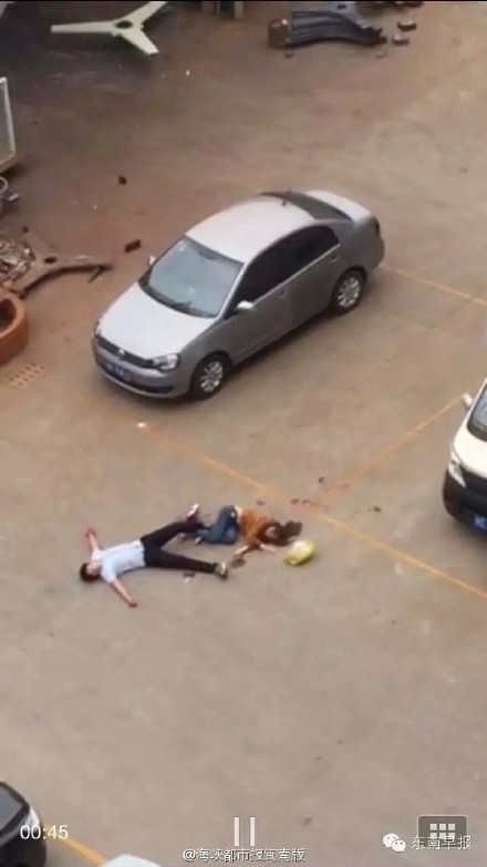 其妻背部被砍3刀,因抢救无效于14时身亡.