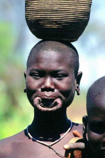 莫西人基本上还保持着以物易物的原始交换原则.