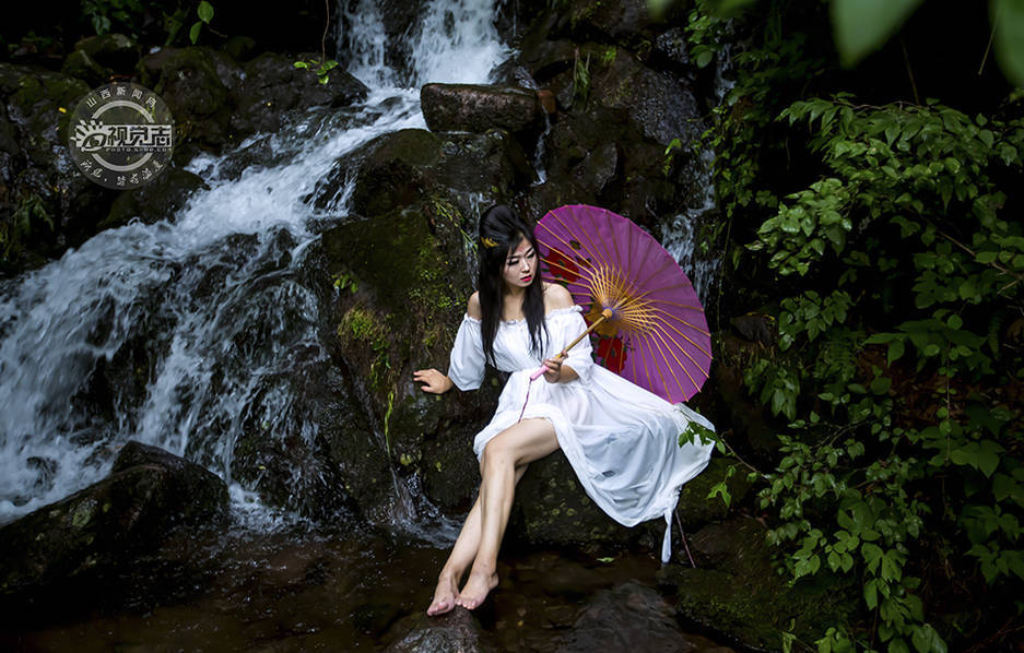 美女半裸醉情垣曲历山 湿身演绎唯美悠韵古风