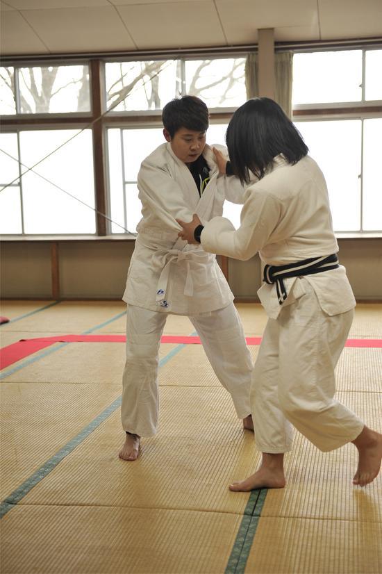 战斗力爆表!王蒙暴力过肩摔摔懵柔道高手